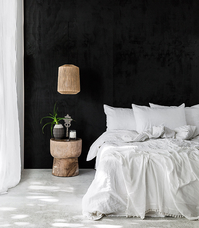Don't have a headboard? Check out these super and simple no headboard ideas that you can try today. #homedecor #bedroomideas